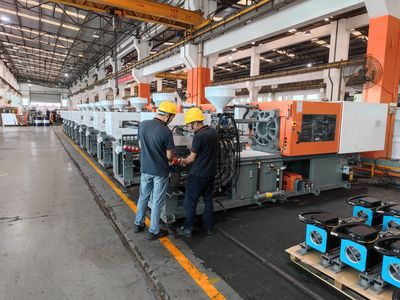 穩(wěn)中求進(jìn)·觀坪山② 穩(wěn)訂單、抓研發(fā)，年產(chǎn)20000臺(tái)注塑機(jī)與汽車(chē)美容服務(wù)并舉